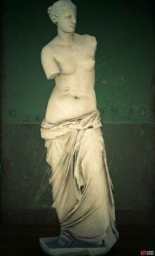 The real Beautiful Statue has no necklaces