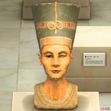 The real sculpture has no long earrings